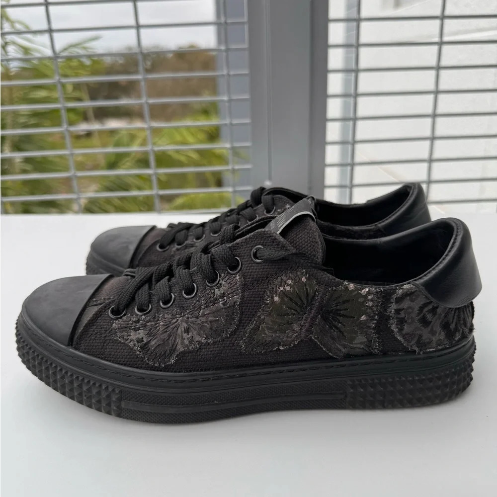 RARE Valentino Garavani Butterfly Camo Embroidered Black Sneakers Shoes Italy 37
